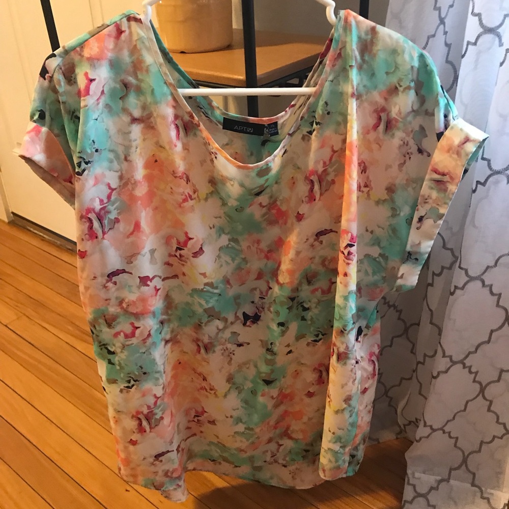 Apt 9 multiple colored floral, flowy top!
